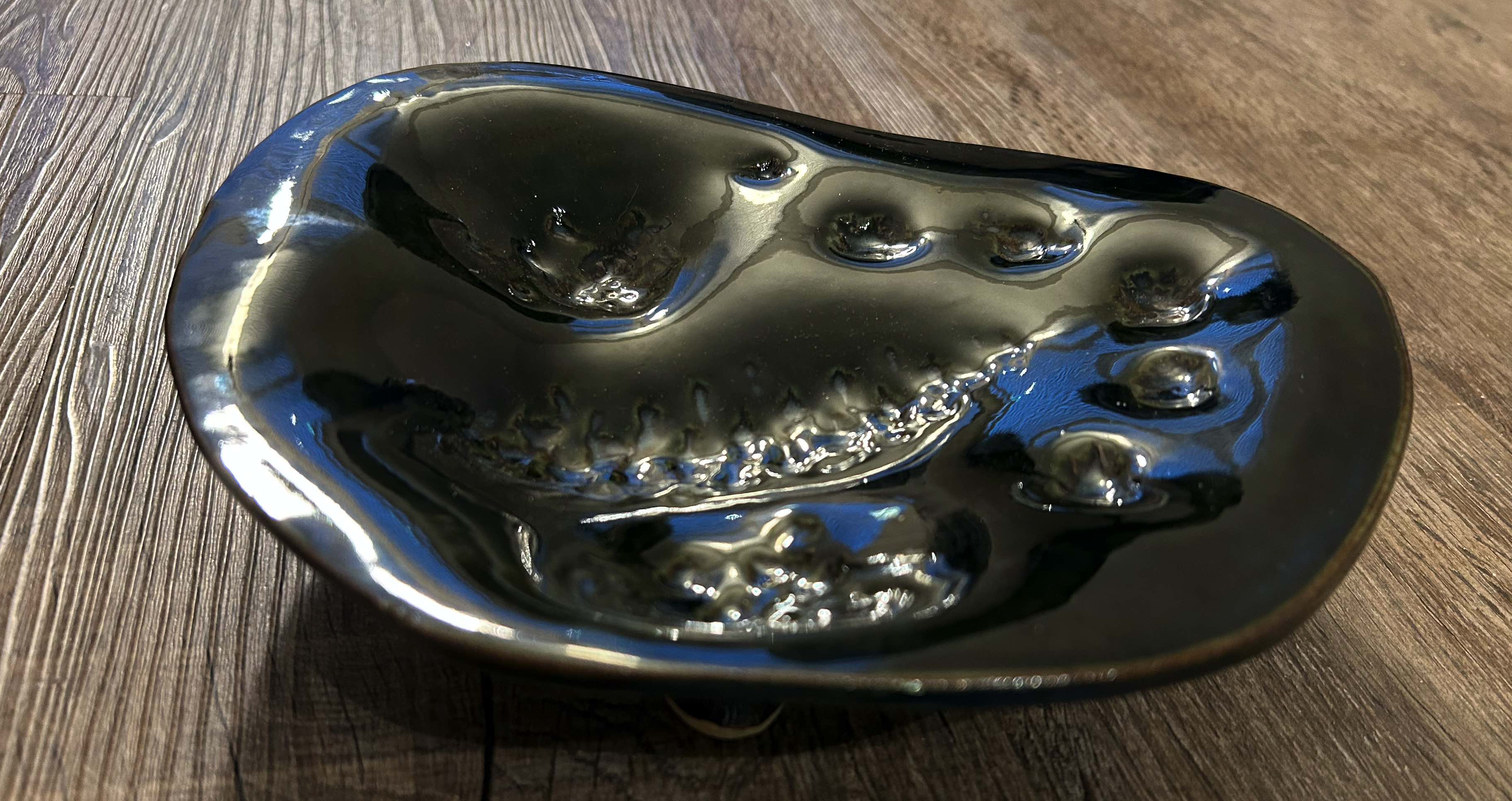 Handcrafted Pinecone-Themed Decorative Plate